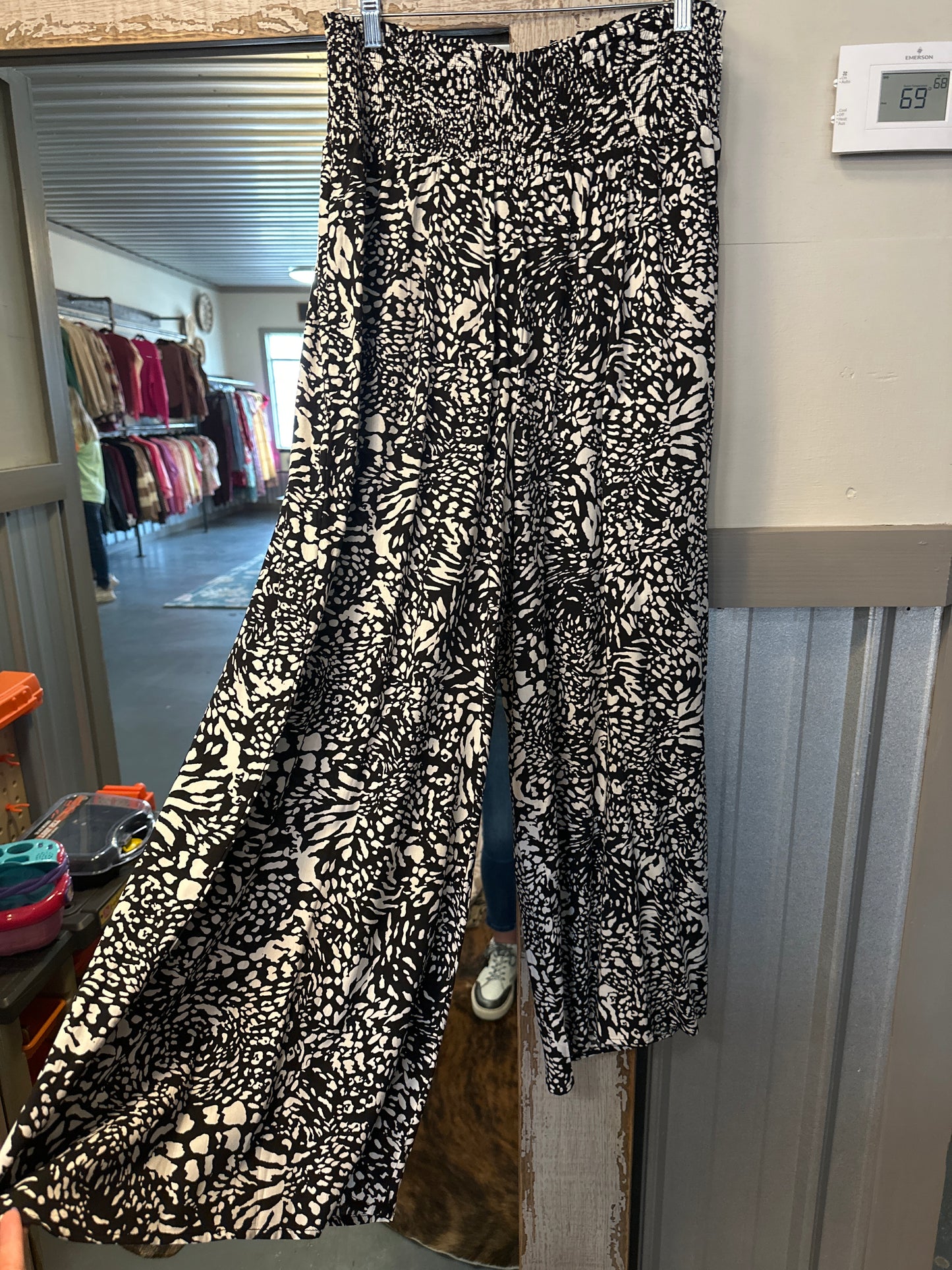 print smocked waist band maxi pants